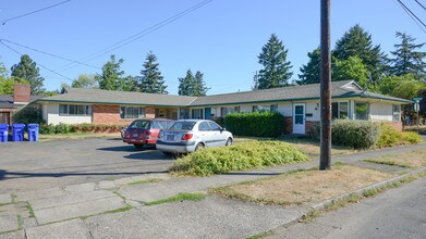 7327 7347 SE Henry St in Portland, OR - Foto de edificio - Building Photo