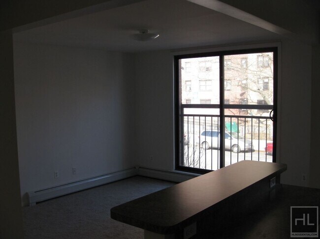 758 E 152nd St, Unit 2 in Bronx, NY - Foto de edificio - Building Photo