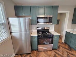 628 E Jarvis Ave in Hazel Park, MI - Building Photo - Building Photo