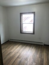 357 Main St in Madawaska, ME - Foto de edificio - Building Photo