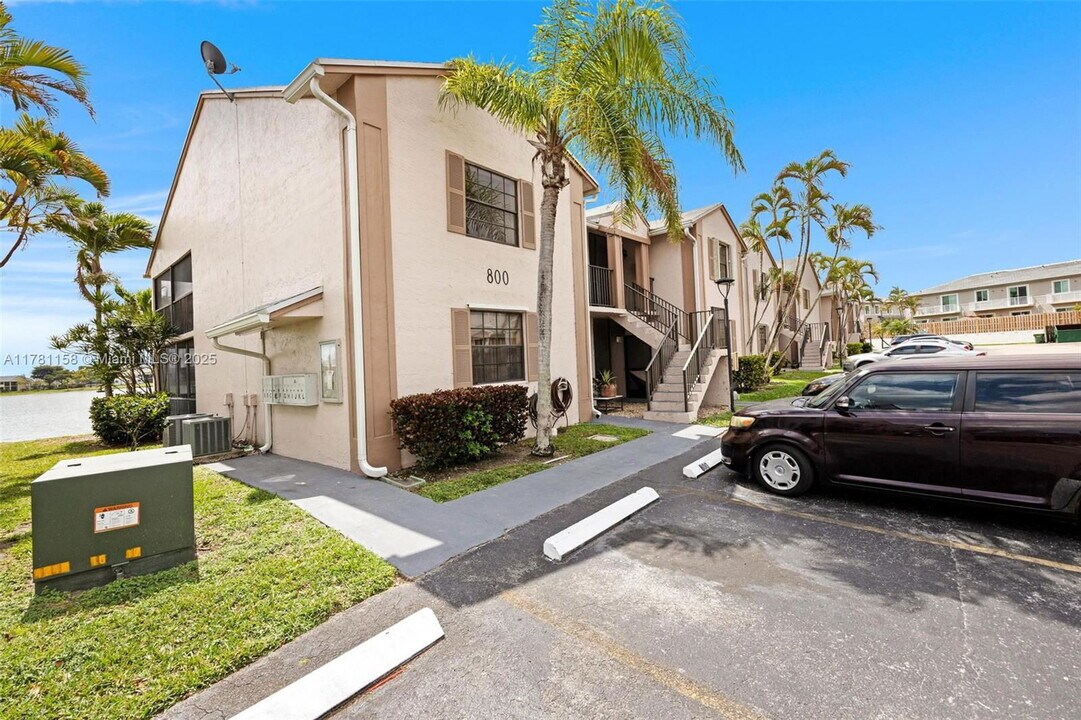 800 Independence Dr in Homestead, FL - Building Photo