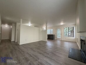 7187 SW Childs Rd in Lake Oswego, OR - Building Photo - Building Photo