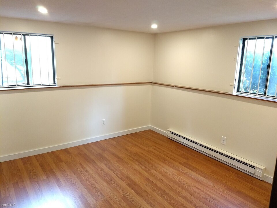 102 Alpine St-Unit -Apt 1 in Somerville, MA - Foto de edificio