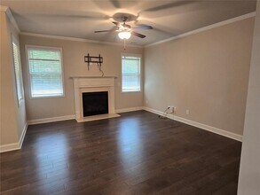 305 Holdings Dr in Lawrenceville, GA - Foto de edificio - Building Photo