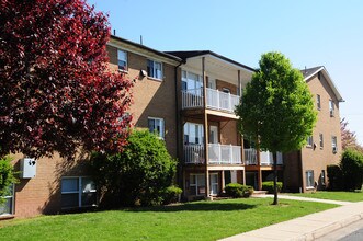 Trafalgar Gardens in Edison, NJ - Building Photo - Building Photo