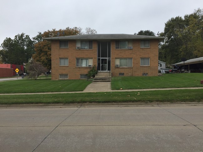 200 1st St. in Carlisle, IA - Foto de edificio - Building Photo