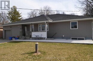 20437 Yonge St in East Gwillimbury, ON - Building Photo