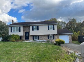 38 Den Mar Dr in Holtwood, PA - Building Photo