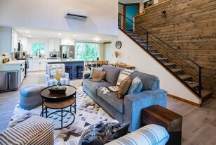 235 Paradise Dr in Ashford, WA - Building Photo