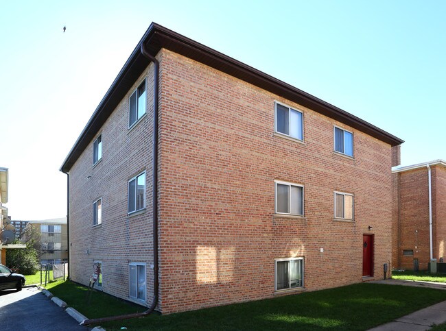 9624 Golf Ter in Des Plaines, IL - Building Photo - Building Photo