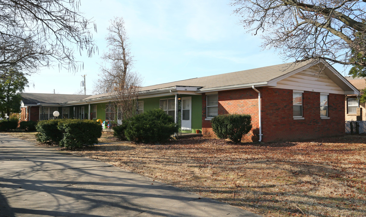 500 E Harrison St in Springfield, MO - Building Photo