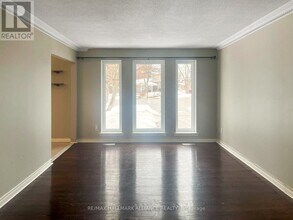 15 Grove Park Crescent in Toronto, ON - Building Photo - Building Photo