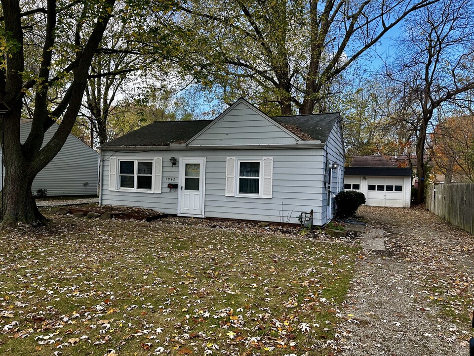 1942 Clyde Rd in Madison, OH - Building Photo