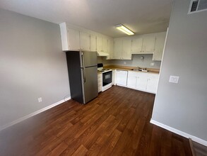 925 Glenn St in West Columbia, SC - Building Photo - Building Photo