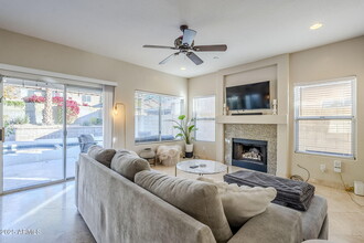 14429 N 100th Way in Scottsdale, AZ - Foto de edificio - Building Photo