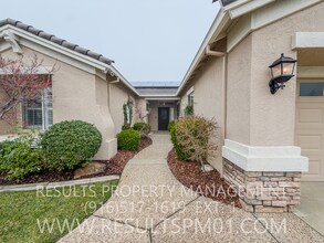 524 Northfield Ln in Lincoln, CA - Building Photo - Building Photo