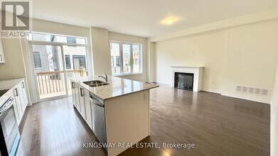 16 Blick Crescent in Aurora, ON - Building Photo - Building Photo