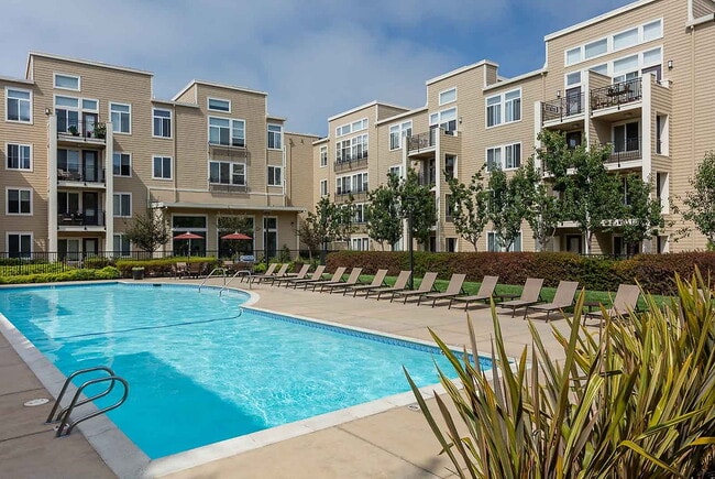 The Courtyards at 65th Street in Emeryville, CA - Foto de edificio - Building Photo