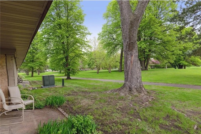 935 11th Ave S in Hopkins, MN - Building Photo - Building Photo