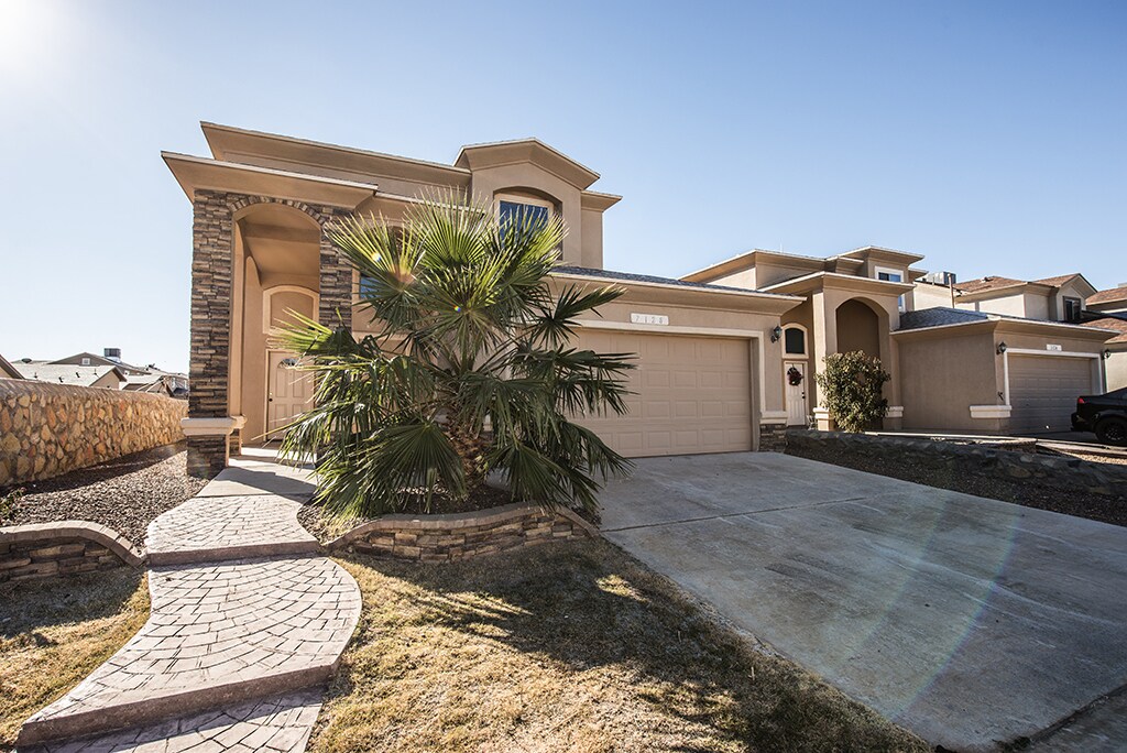 7128 Copper Canyon Drive in El Paso, TX - Building Photo