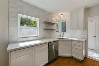 925 Hawthorn Dr in Lafayette, CA - Building Photo - Building Photo