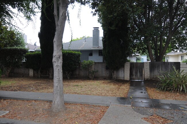 1337-1339 Essex Way in San Jose, CA - Building Photo - Building Photo