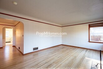 7706 SE 21st Ave in Portland, OR - Building Photo - Building Photo