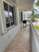 7601 Dickens Ave in Miami Beach, FL - Building Photo - Building Photo