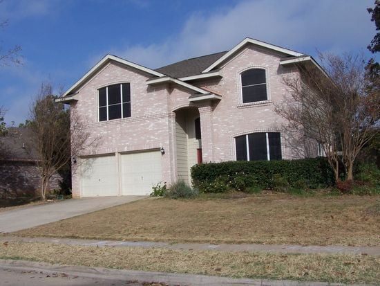 property at 311 Plantation Oak Ave
