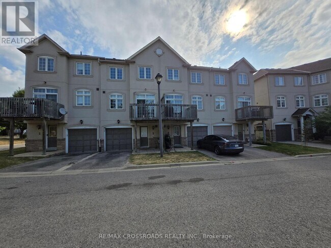 10 Post Oak Dr in Richmond Hill, ON - Building Photo - Building Photo