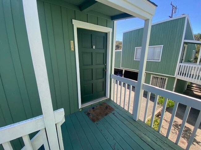 229 1st St in Pacific Grove, CA - Building Photo - Building Photo