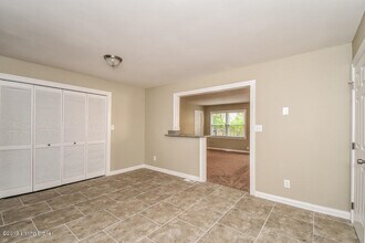 8623 Wooded Glen Rd in Louisville, KY - Building Photo - Building Photo