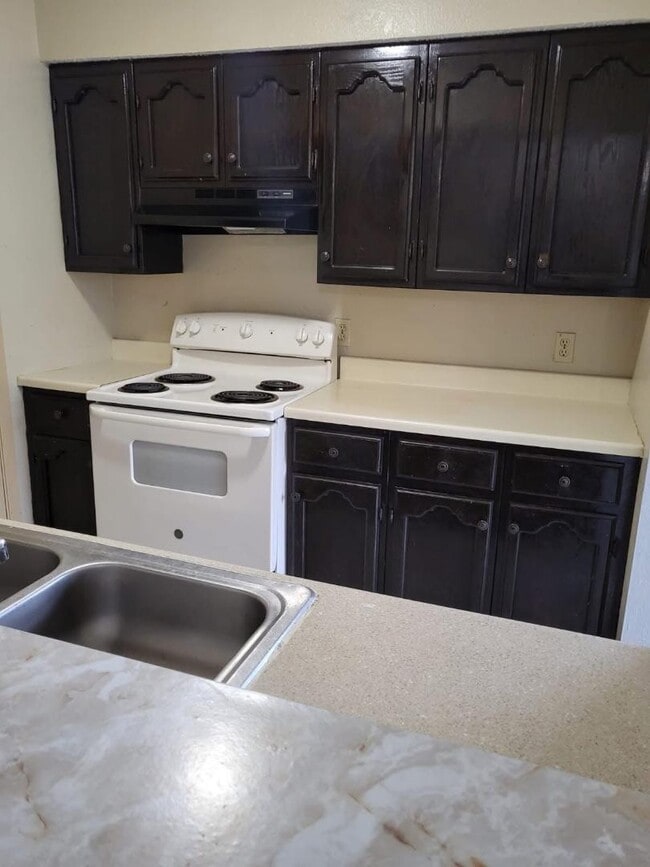 1419 E Eistetter St in Laredo, TX - Building Photo - Building Photo