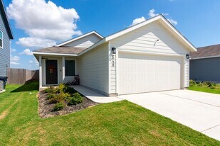 548 Rancho Del Cielo Lp in Jarrell, TX - Building Photo