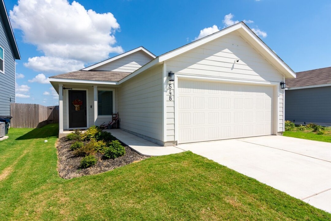 548 Rancho Del Cielo Lp in Jarrell, TX - Building Photo