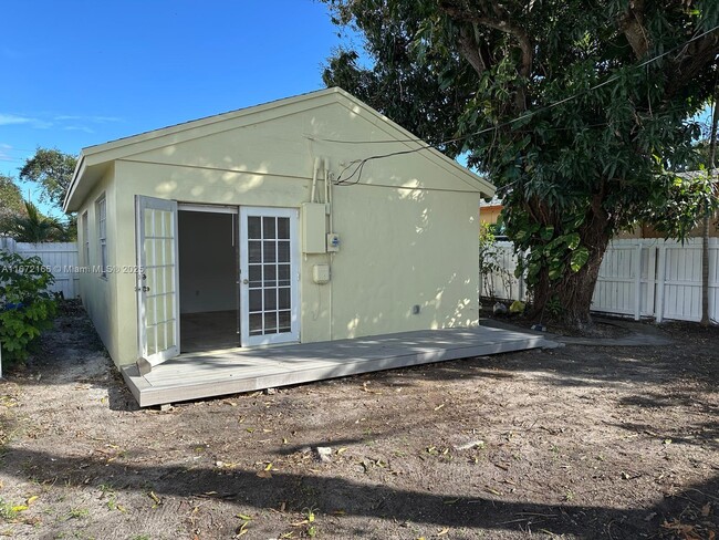 1206 N 17th Ave in Hollywood, FL - Building Photo - Building Photo