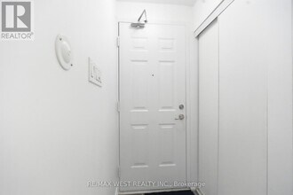 19 Coneflower Cres in Toronto, ON - Building Photo - Building Photo