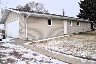 1300 Crestfield Ave in Bismarck, ND - Building Photo - Building Photo