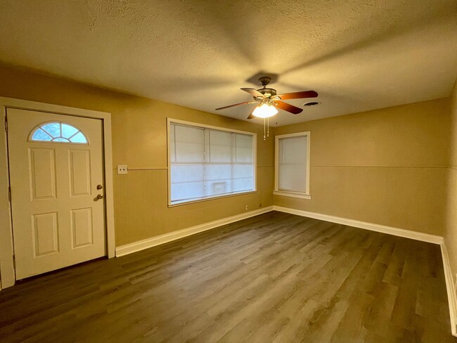 5267 Sunset Ave in Beaumont, TX - Building Photo - Building Photo