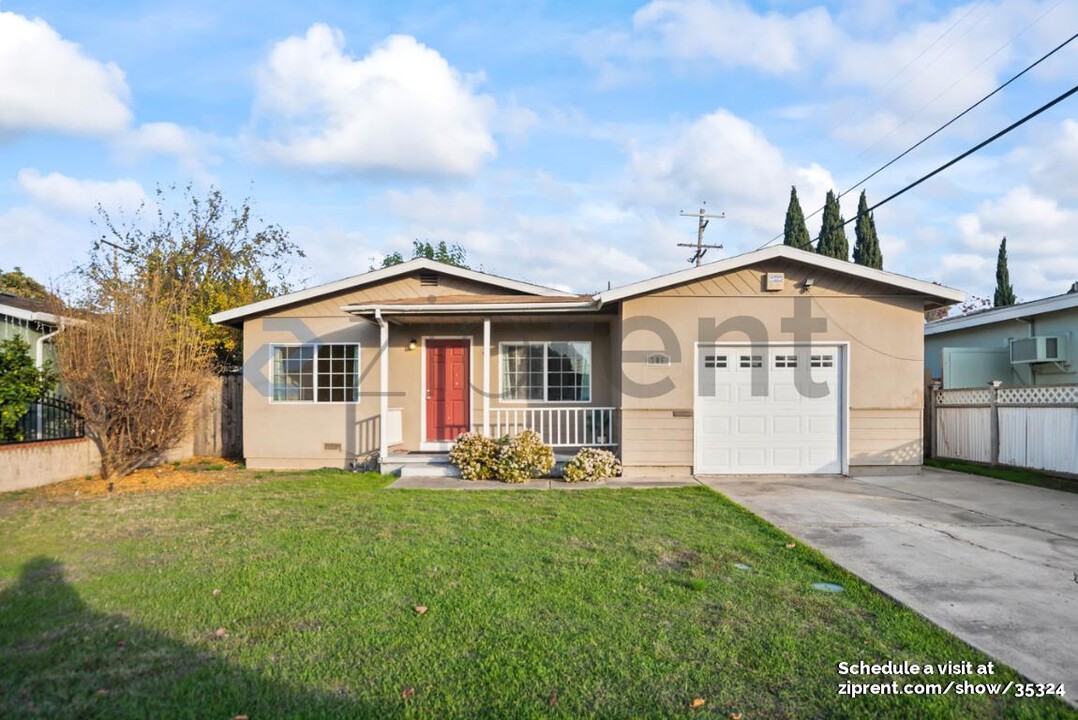 706 Santa Rosa St in Sunnyvale, CA - Building Photo