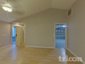 723 Cape Cod Cir in Valrico, FL - Building Photo - Building Photo