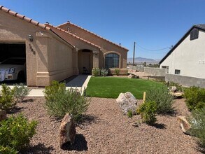 1445 Colina Dr in Bullhead City, AZ - Building Photo - Building Photo