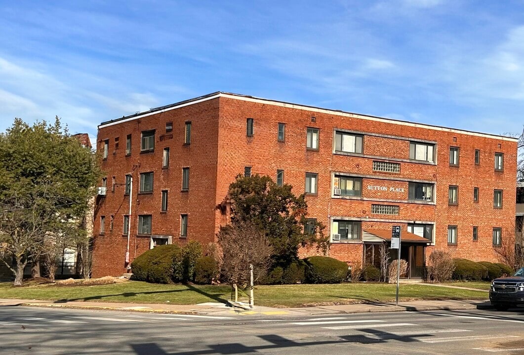 Sutton Place in Pittsburgh, PA - Building Photo