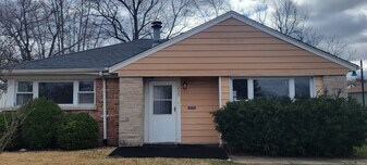 235 Indianwood Blvd in Park Forest, IL - Building Photo