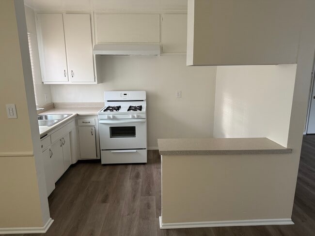 6857 Whitsett Ave in North Hollywood, CA - Building Photo - Building Photo