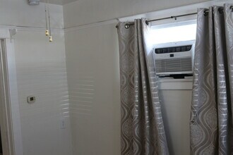 240 E 23rd St, Unit 3-4 in Los Angeles, CA - Building Photo - Building Photo