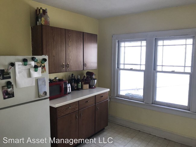 5900 W Wells St in Wauwatosa, WI - Building Photo - Building Photo