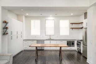 2206 Tom Mix Rd in Los Angeles, CA - Building Photo