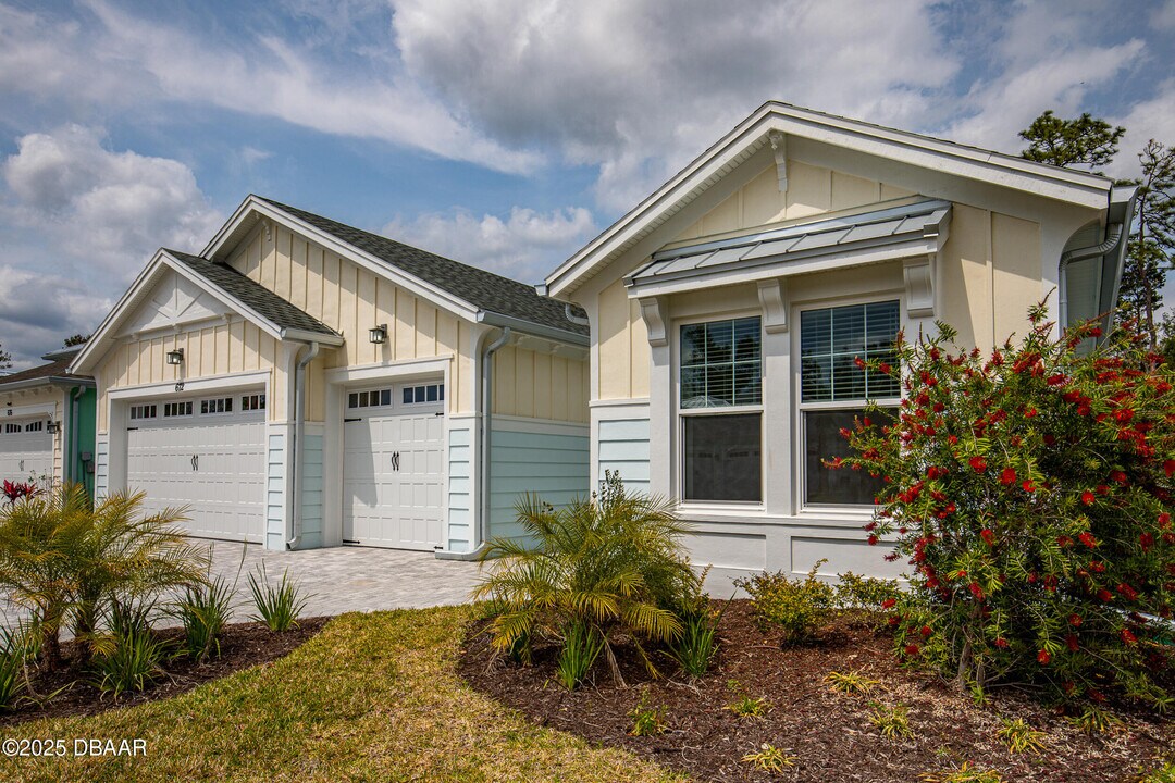 672 Hang Loose Wy in Daytona Beach, FL - Building Photo