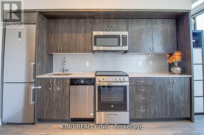 1-401 Cardiff Rd in Toronto, ON - Building Photo - Building Photo